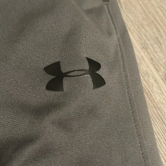 Boys under Armour pants - Picture 2 of 6